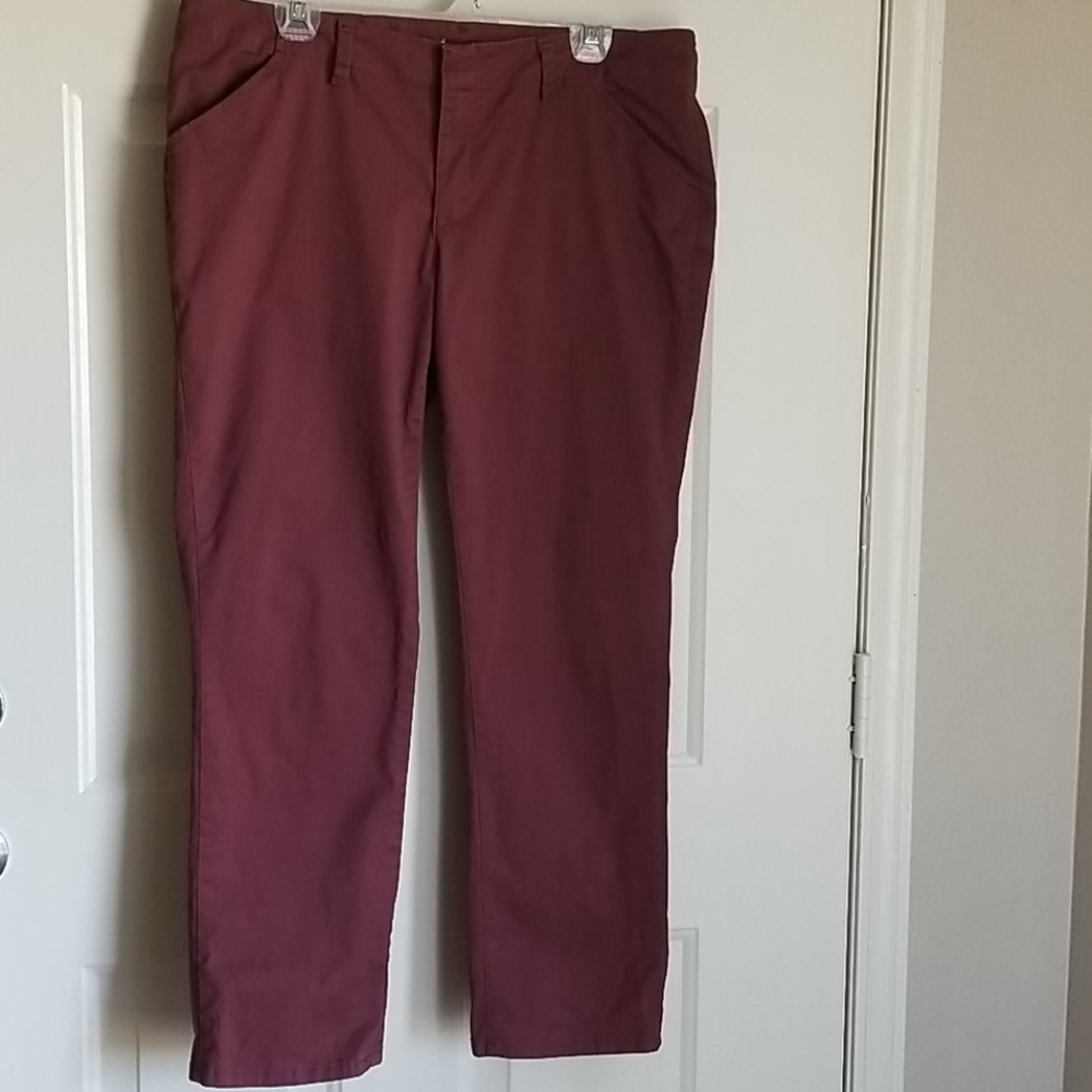 Essential Chino Pants